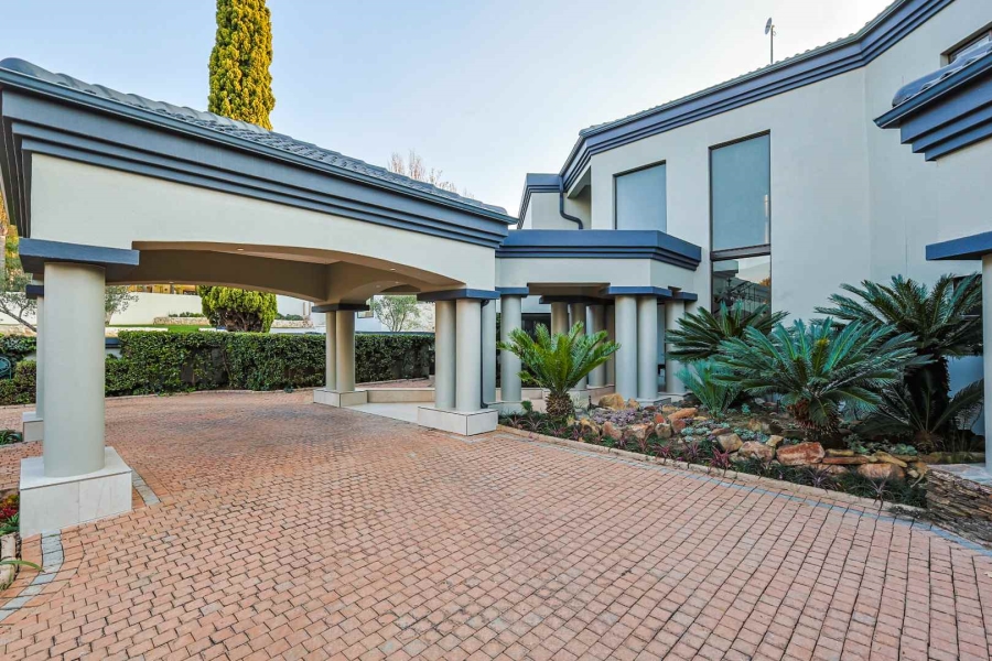 5 Bedroom Property for Sale in Silver Lakes Golf Estate Gauteng