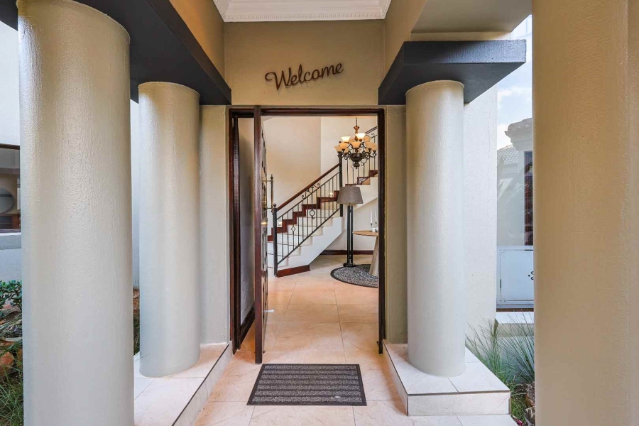 5 Bedroom Property for Sale in Silver Lakes Golf Estate Gauteng