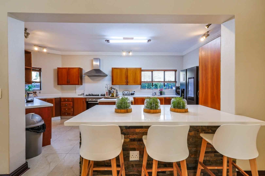 5 Bedroom Property for Sale in Silver Lakes Golf Estate Gauteng