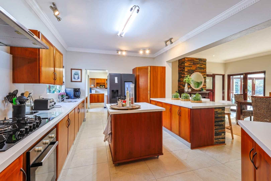 5 Bedroom Property for Sale in Silver Lakes Golf Estate Gauteng
