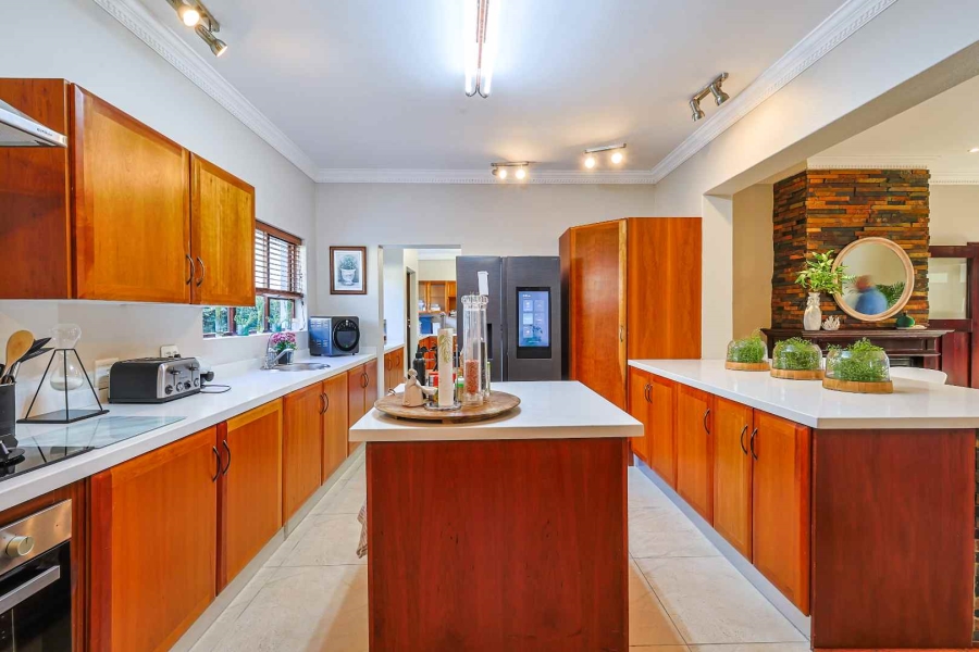 5 Bedroom Property for Sale in Silver Lakes Golf Estate Gauteng
