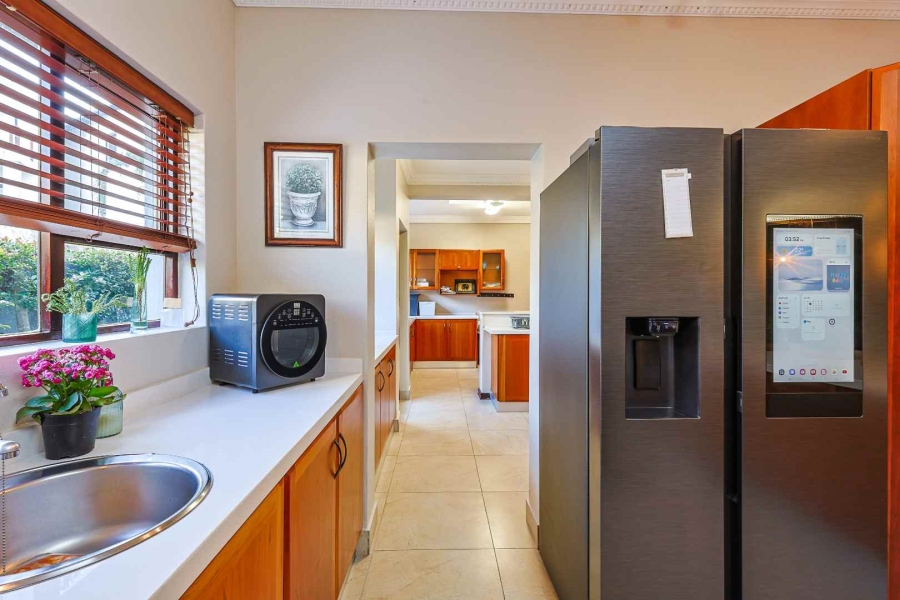 5 Bedroom Property for Sale in Silver Lakes Golf Estate Gauteng