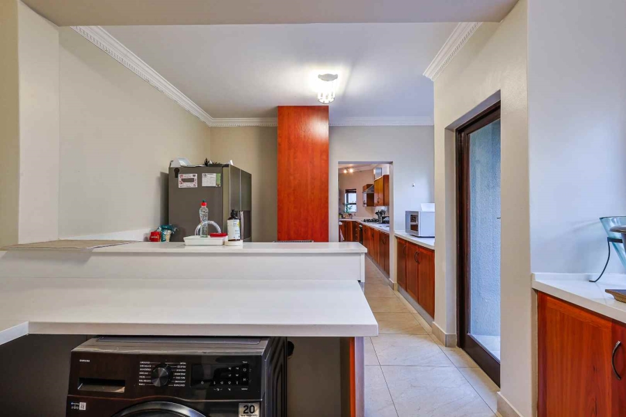 5 Bedroom Property for Sale in Silver Lakes Golf Estate Gauteng