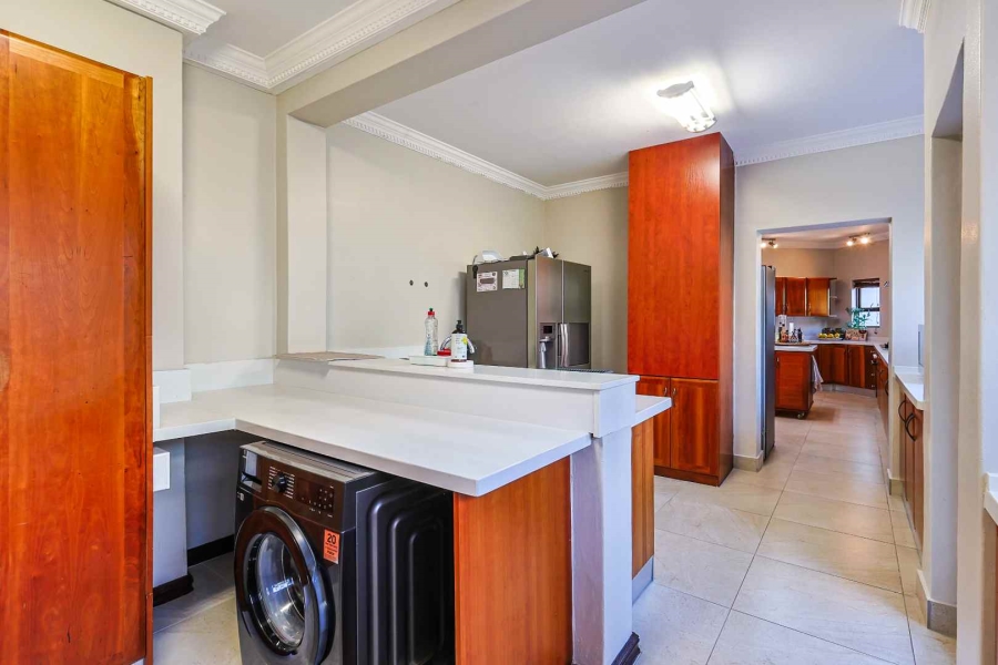5 Bedroom Property for Sale in Silver Lakes Golf Estate Gauteng
