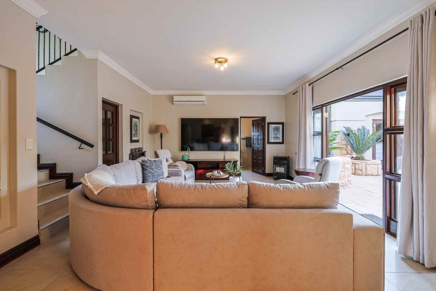 5 Bedroom Property for Sale in Silver Lakes Golf Estate Gauteng