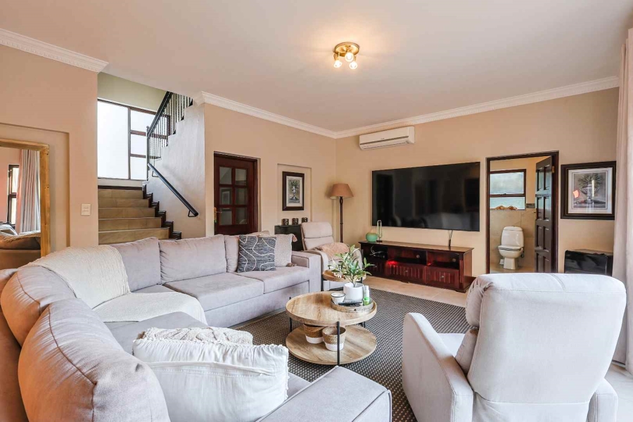 5 Bedroom Property for Sale in Silver Lakes Golf Estate Gauteng