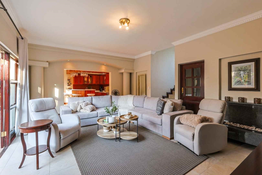 5 Bedroom Property for Sale in Silver Lakes Golf Estate Gauteng