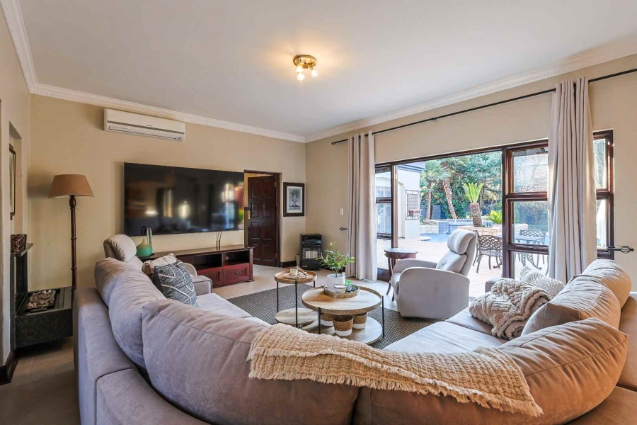 5 Bedroom Property for Sale in Silver Lakes Golf Estate Gauteng