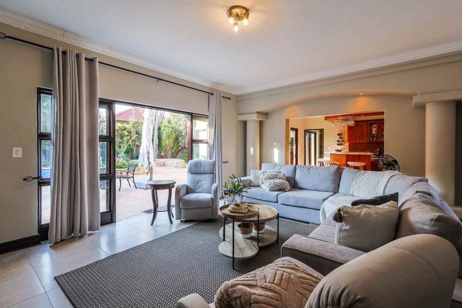 5 Bedroom Property for Sale in Silver Lakes Golf Estate Gauteng