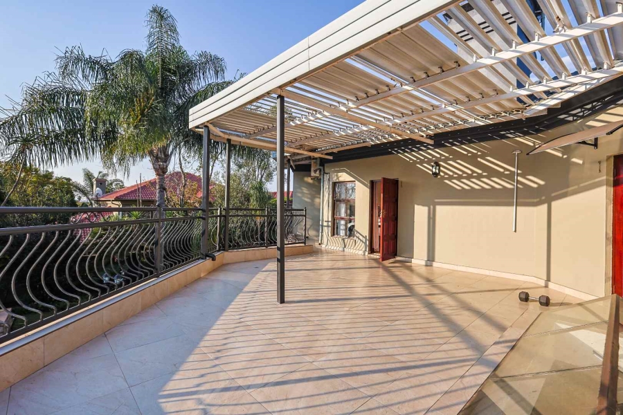 5 Bedroom Property for Sale in Silver Lakes Golf Estate Gauteng