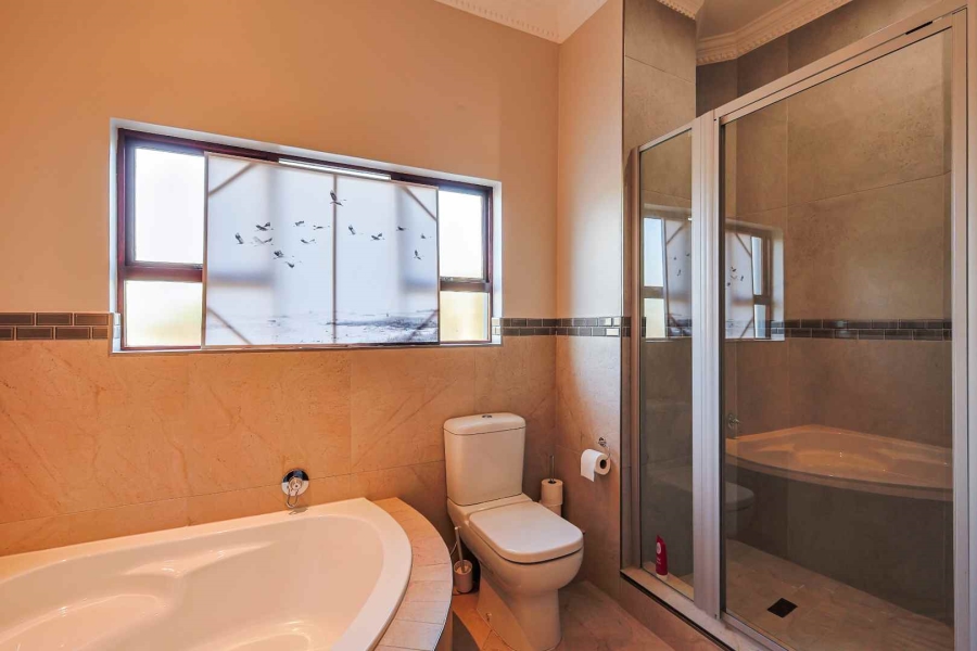 5 Bedroom Property for Sale in Silver Lakes Golf Estate Gauteng