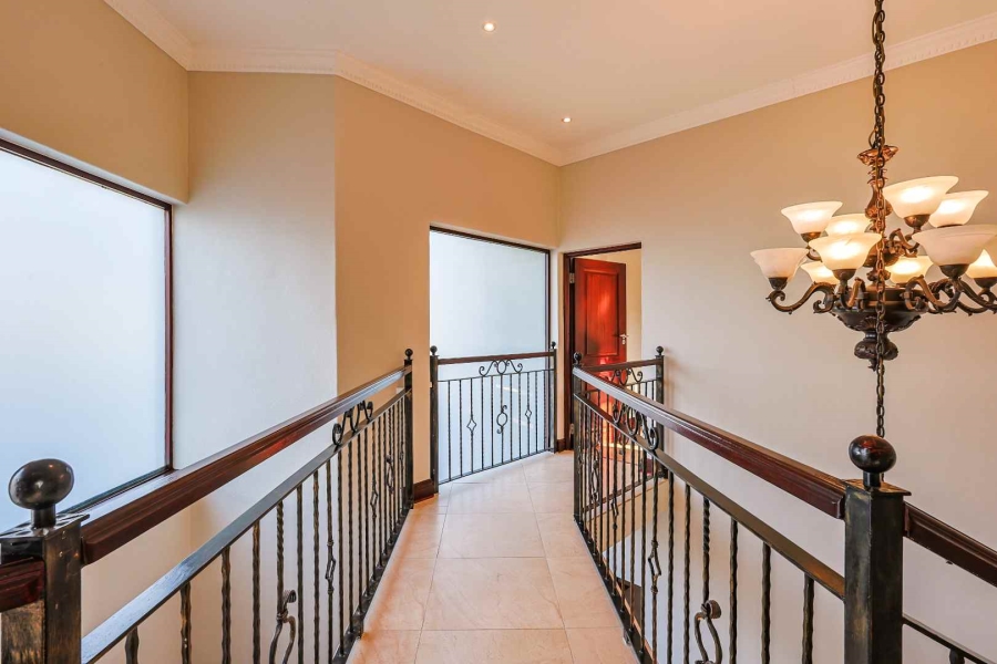 5 Bedroom Property for Sale in Silver Lakes Golf Estate Gauteng