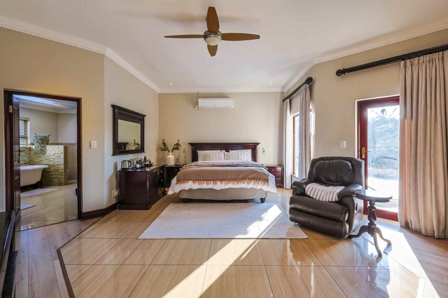 5 Bedroom Property for Sale in Silver Lakes Golf Estate Gauteng