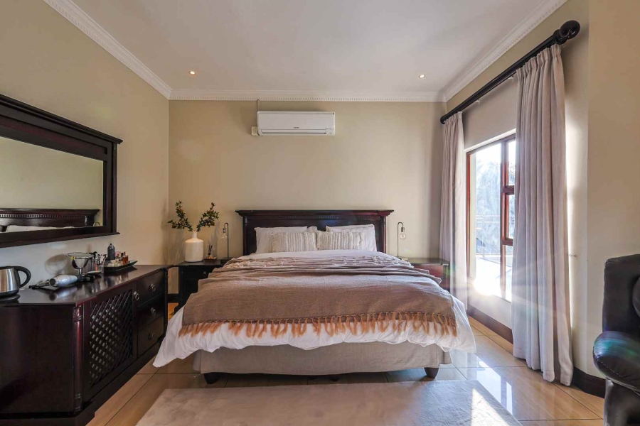 5 Bedroom Property for Sale in Silver Lakes Golf Estate Gauteng