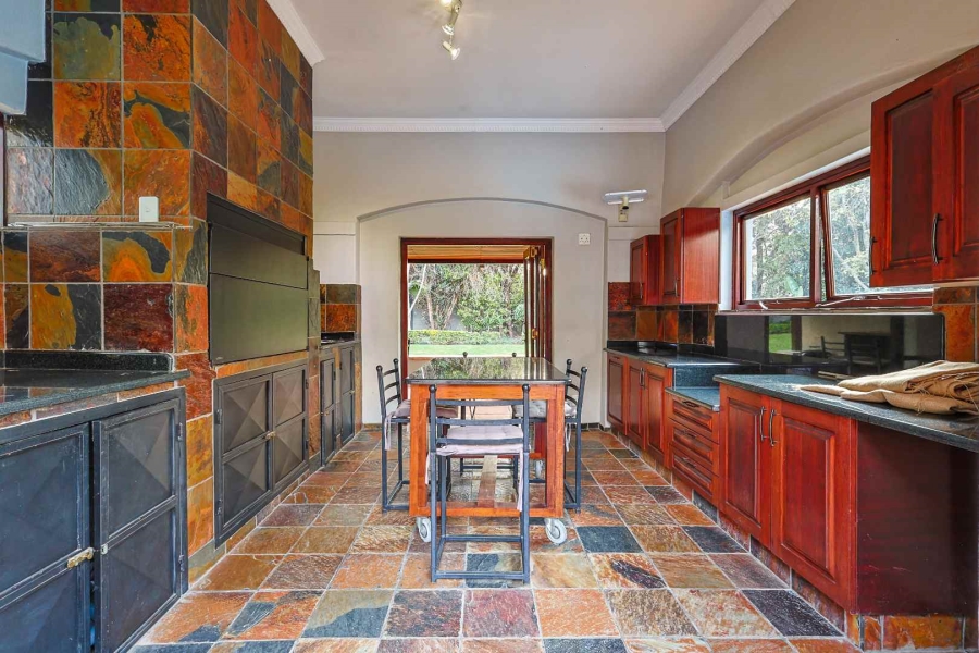 5 Bedroom Property for Sale in Silver Lakes Golf Estate Gauteng