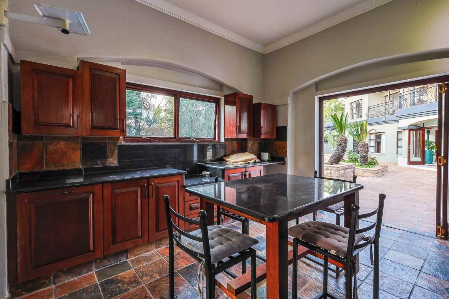 5 Bedroom Property for Sale in Silver Lakes Golf Estate Gauteng