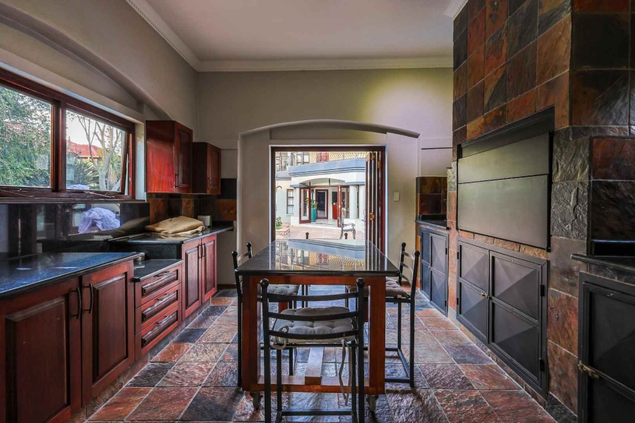 5 Bedroom Property for Sale in Silver Lakes Golf Estate Gauteng