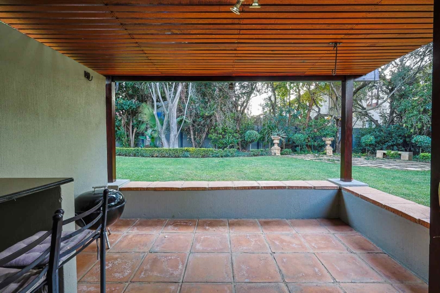 5 Bedroom Property for Sale in Silver Lakes Golf Estate Gauteng