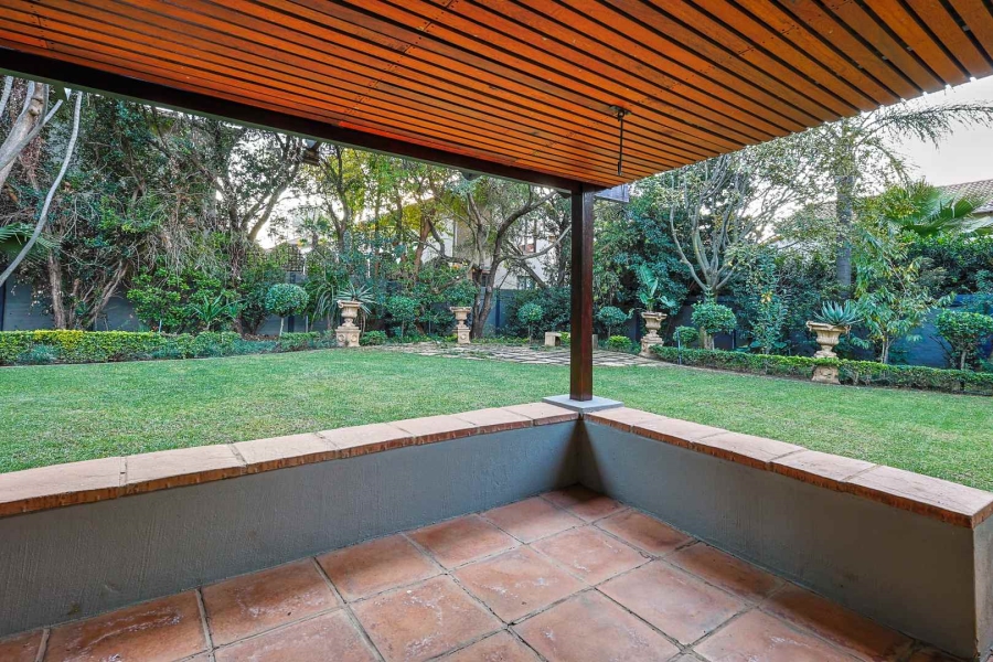 5 Bedroom Property for Sale in Silver Lakes Golf Estate Gauteng