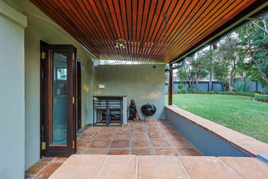 5 Bedroom Property for Sale in Silver Lakes Golf Estate Gauteng