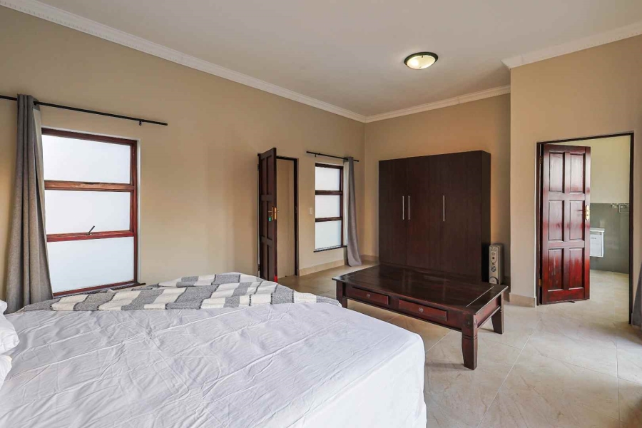5 Bedroom Property for Sale in Silver Lakes Golf Estate Gauteng