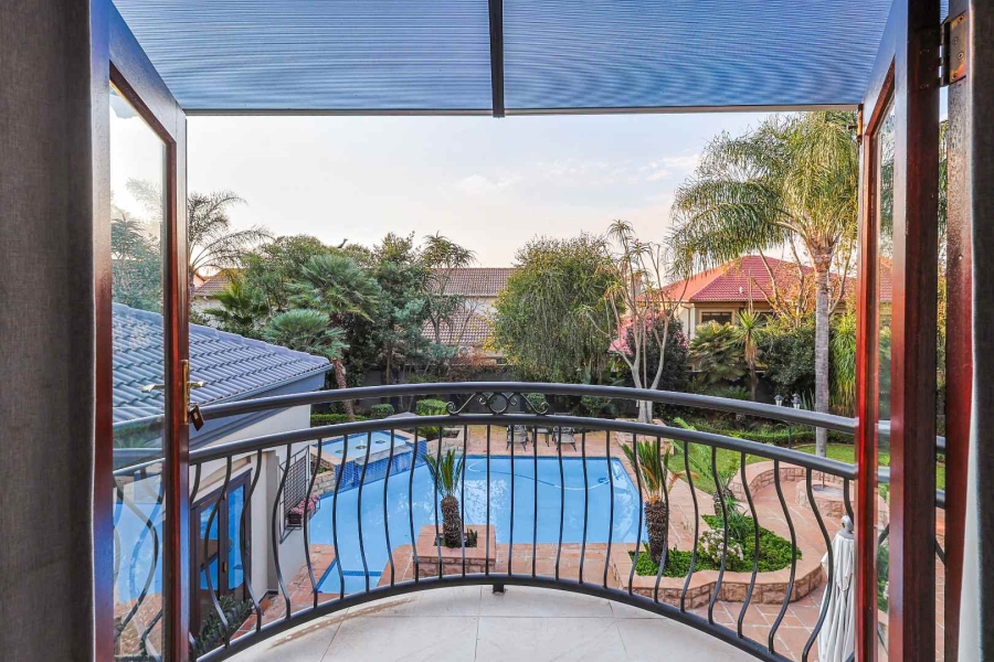 5 Bedroom Property for Sale in Silver Lakes Golf Estate Gauteng