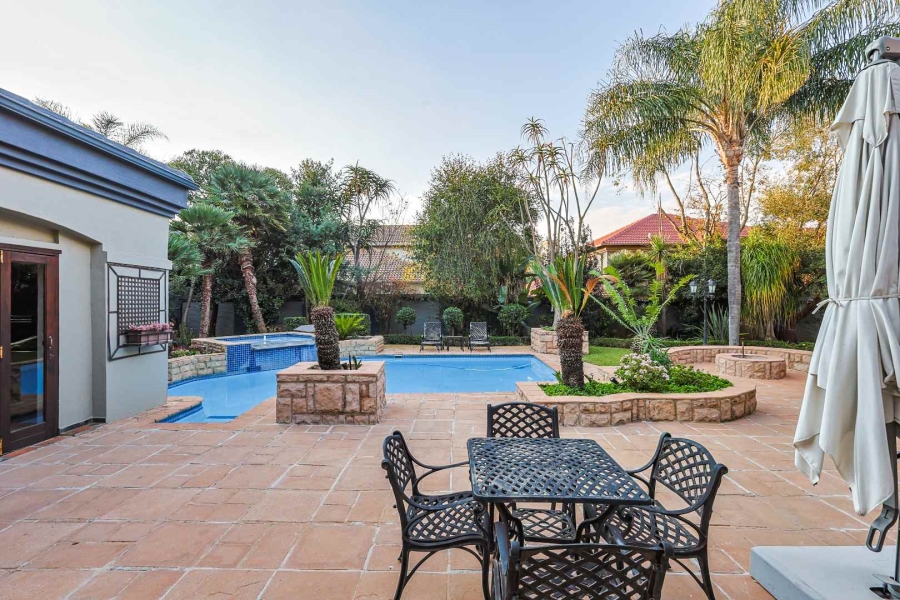 5 Bedroom Property for Sale in Silver Lakes Golf Estate Gauteng