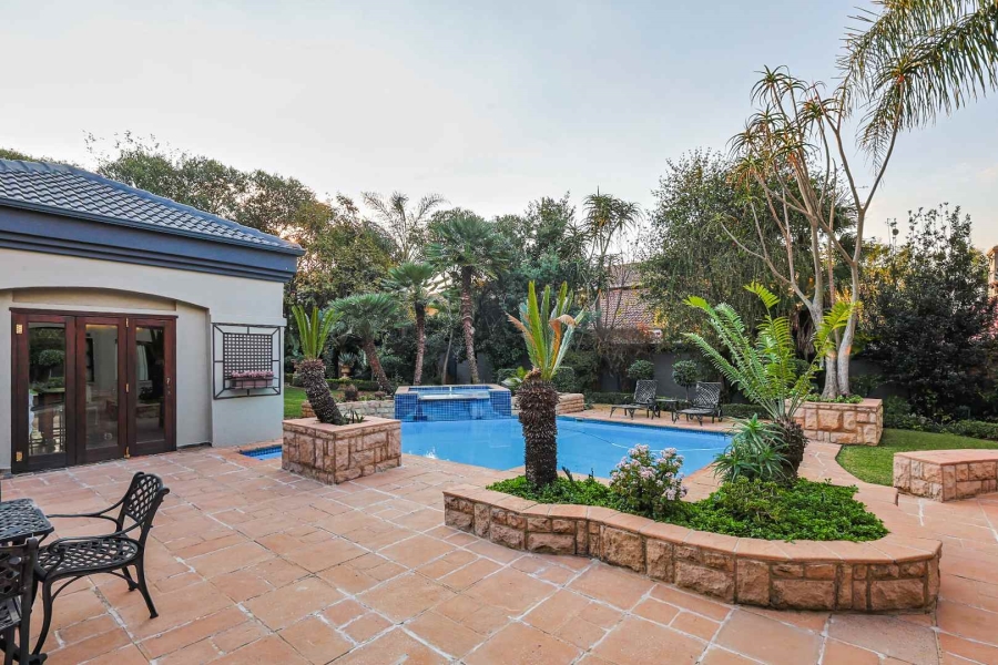 5 Bedroom Property for Sale in Silver Lakes Golf Estate Gauteng