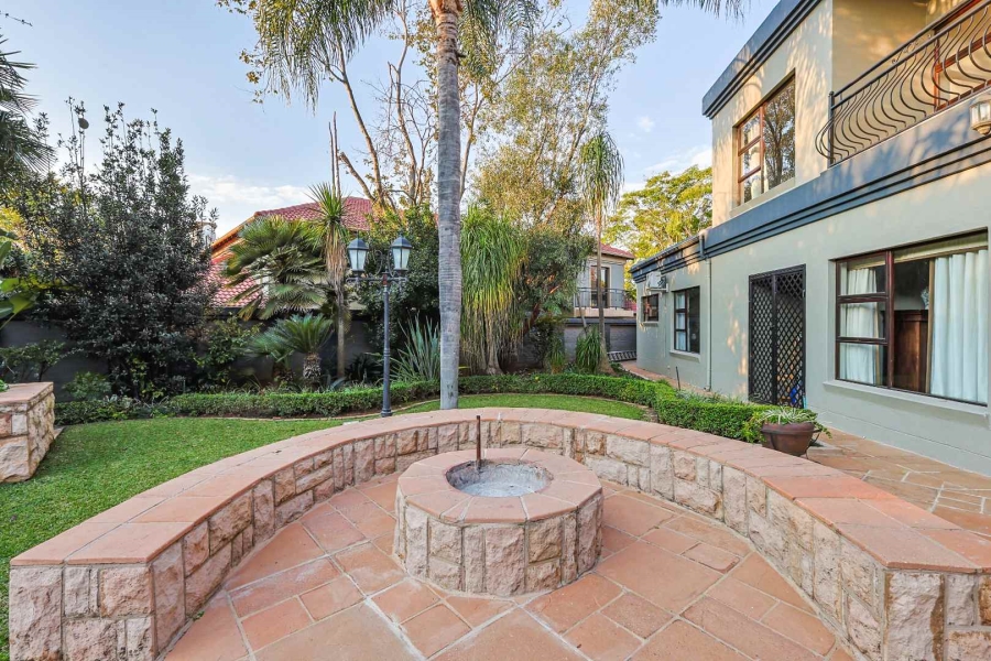 5 Bedroom Property for Sale in Silver Lakes Golf Estate Gauteng