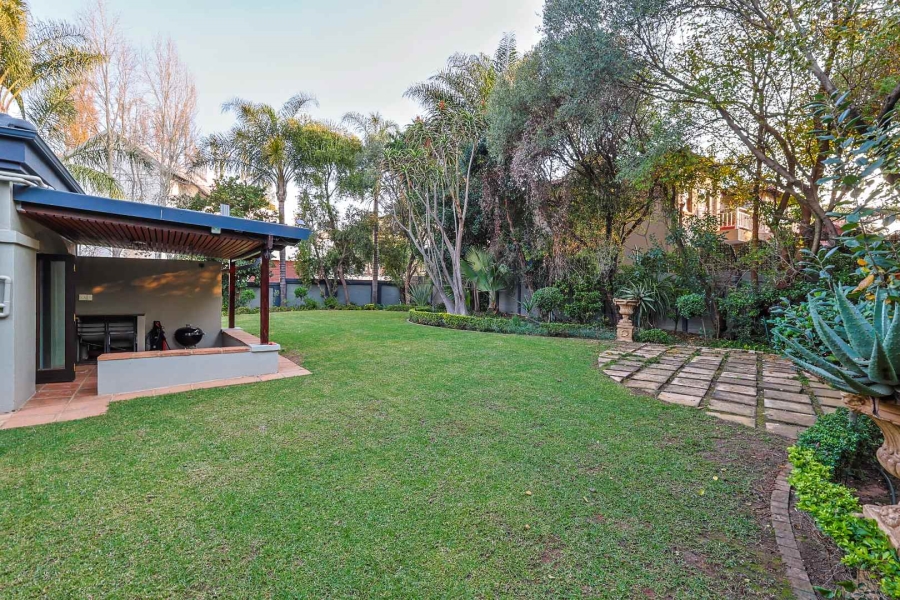 5 Bedroom Property for Sale in Silver Lakes Golf Estate Gauteng