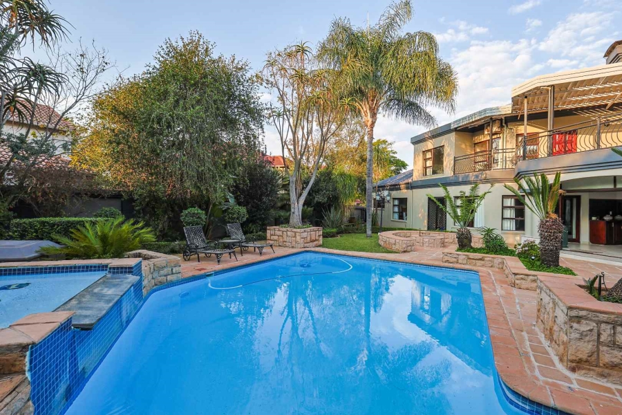 5 Bedroom Property for Sale in Silver Lakes Golf Estate Gauteng