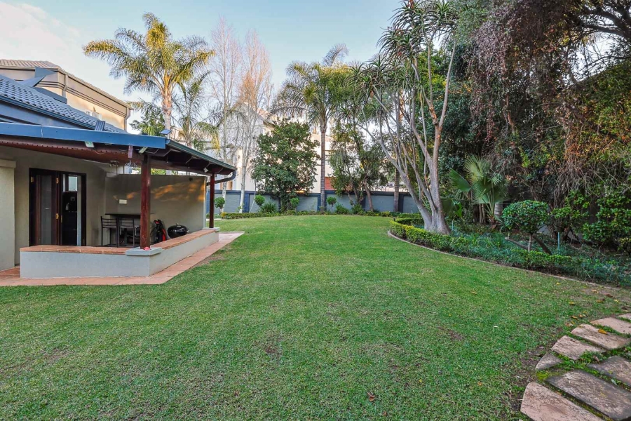 5 Bedroom Property for Sale in Silver Lakes Golf Estate Gauteng