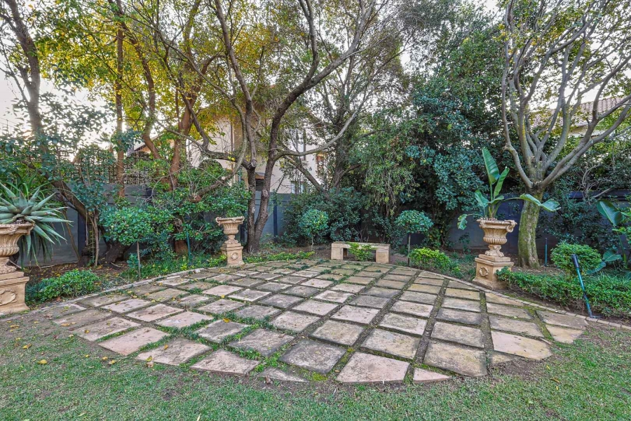 5 Bedroom Property for Sale in Silver Lakes Golf Estate Gauteng