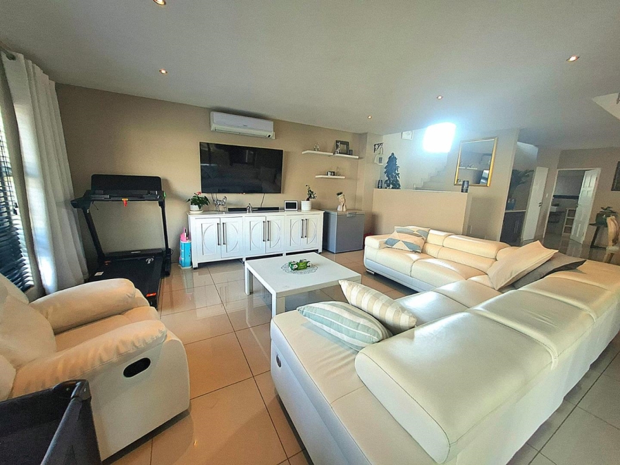 To Let 4 Bedroom Property for Rent in Pinehaven Gauteng