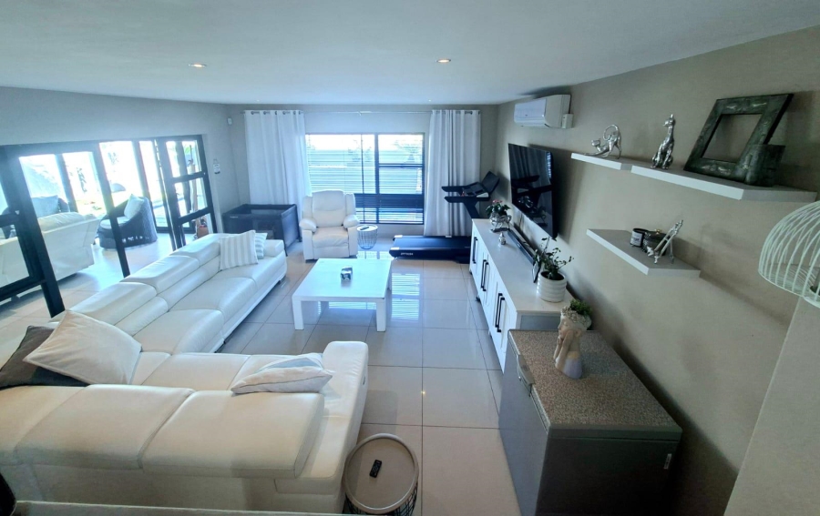 To Let 4 Bedroom Property for Rent in Pinehaven Gauteng