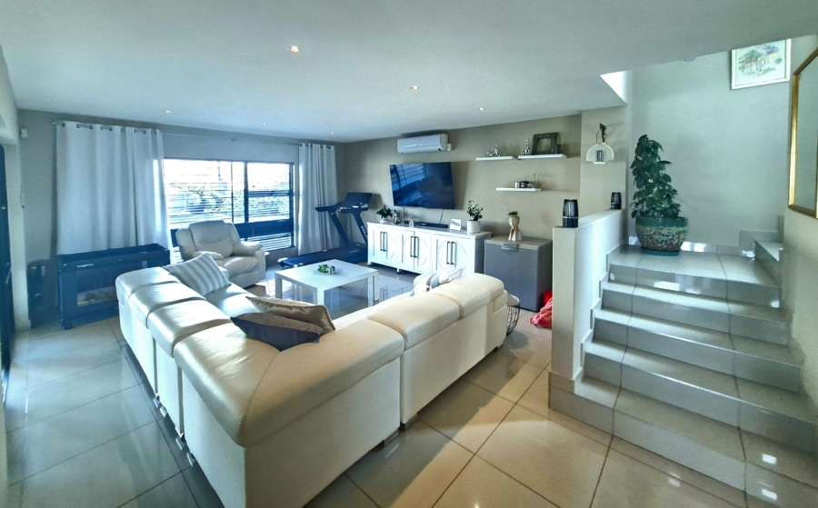 To Let 4 Bedroom Property for Rent in Pinehaven Gauteng