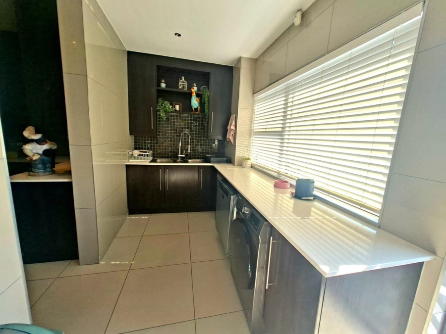 To Let 4 Bedroom Property for Rent in Pinehaven Gauteng