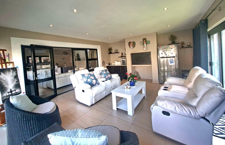 To Let 4 Bedroom Property for Rent in Pinehaven Gauteng