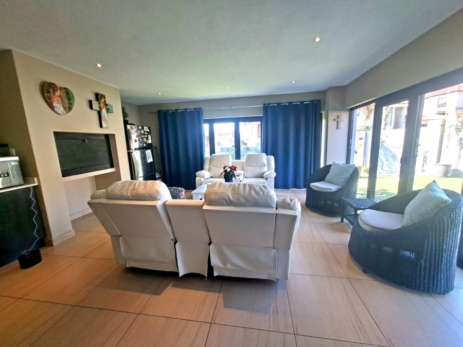 To Let 4 Bedroom Property for Rent in Pinehaven Gauteng