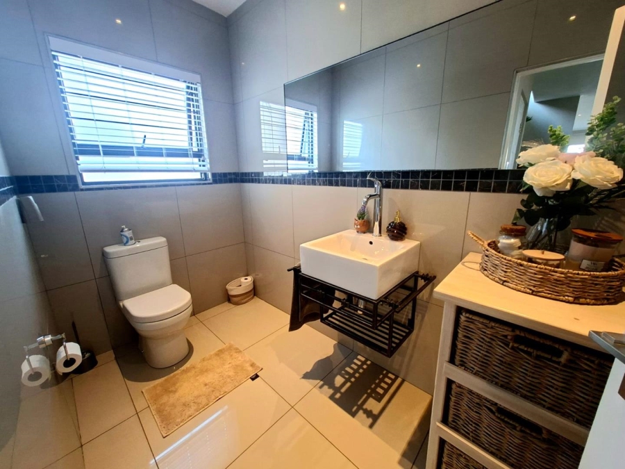 To Let 4 Bedroom Property for Rent in Pinehaven Gauteng