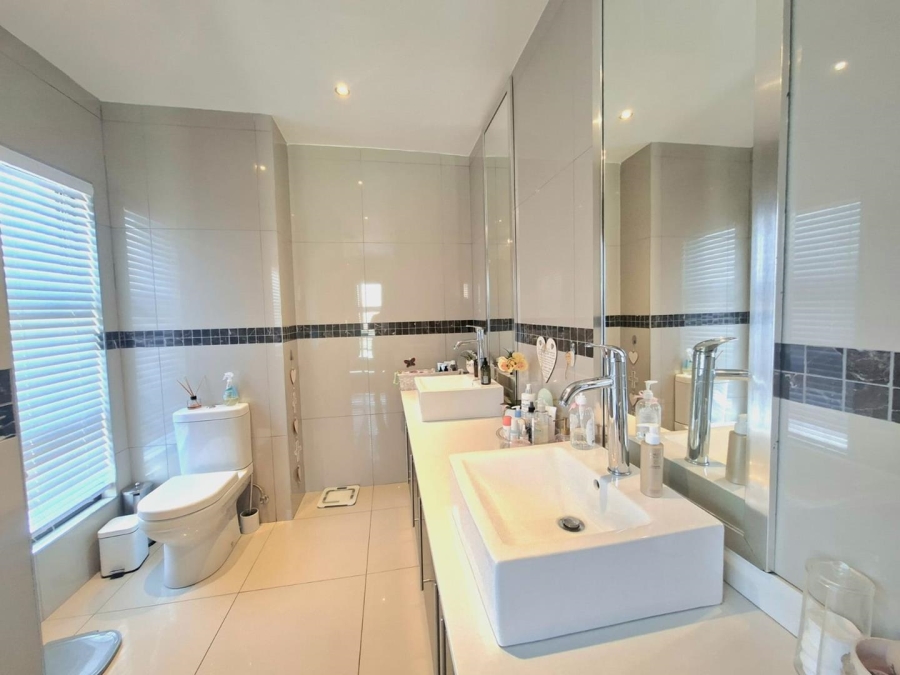 To Let 4 Bedroom Property for Rent in Pinehaven Gauteng