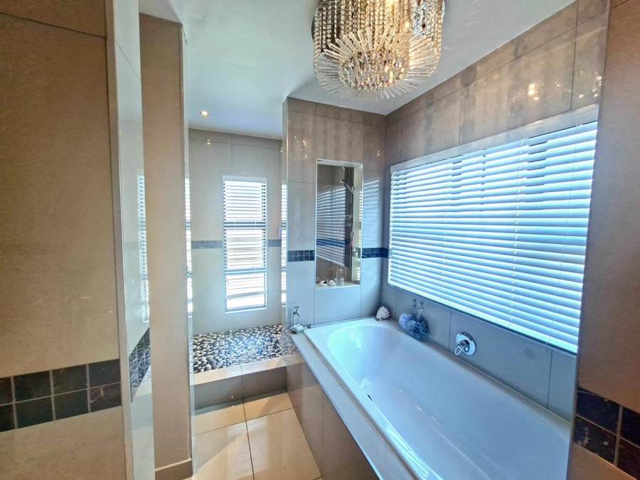 To Let 4 Bedroom Property for Rent in Pinehaven Gauteng