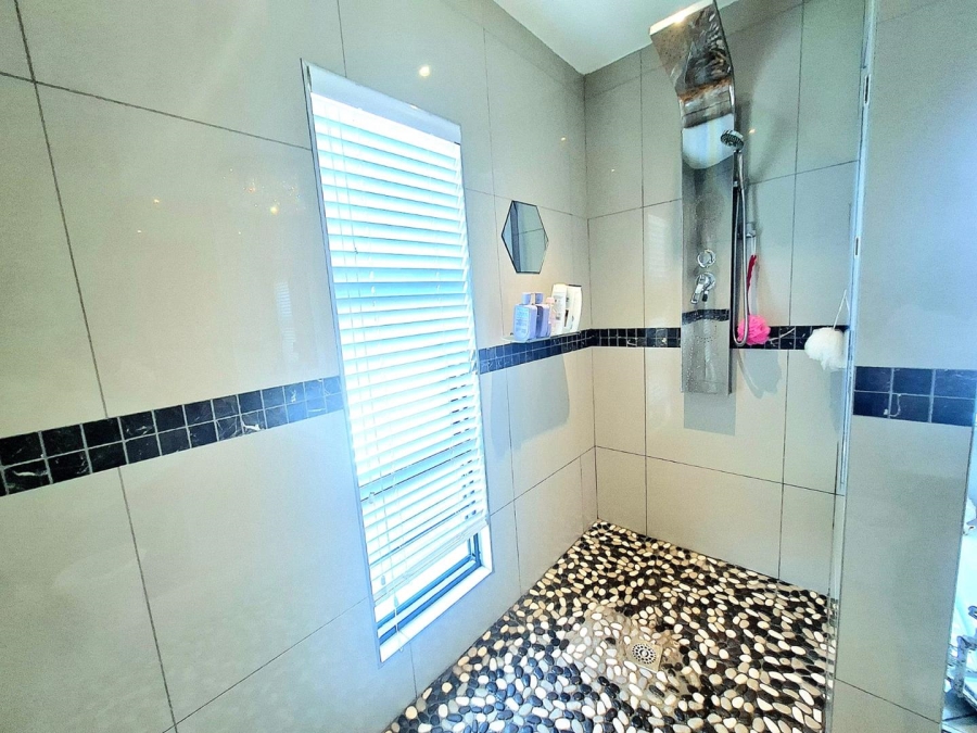 To Let 4 Bedroom Property for Rent in Pinehaven Gauteng