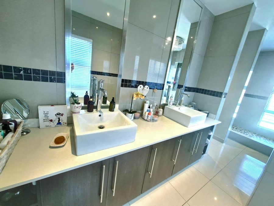 To Let 4 Bedroom Property for Rent in Pinehaven Gauteng
