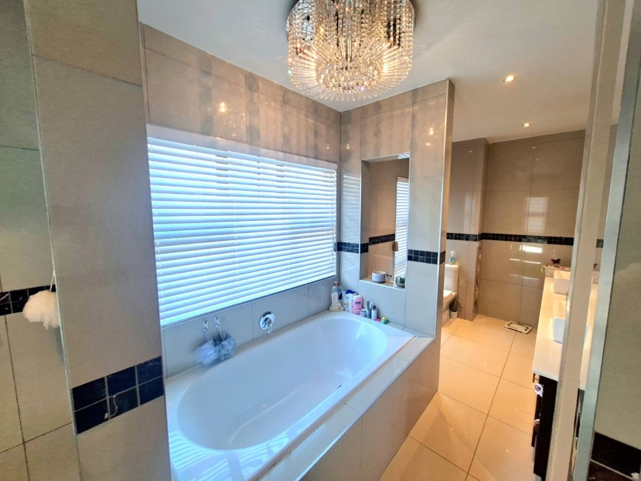 To Let 4 Bedroom Property for Rent in Pinehaven Gauteng