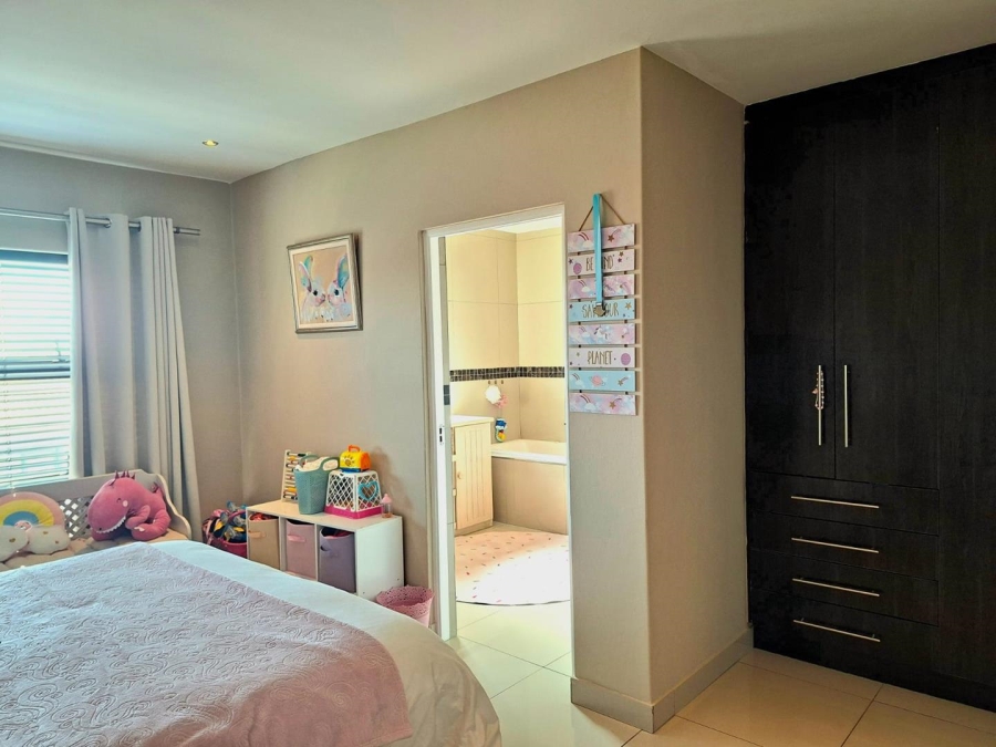 To Let 4 Bedroom Property for Rent in Pinehaven Gauteng