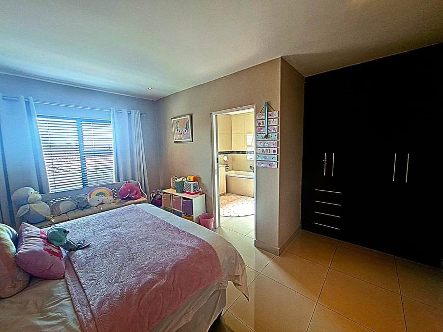 To Let 4 Bedroom Property for Rent in Pinehaven Gauteng