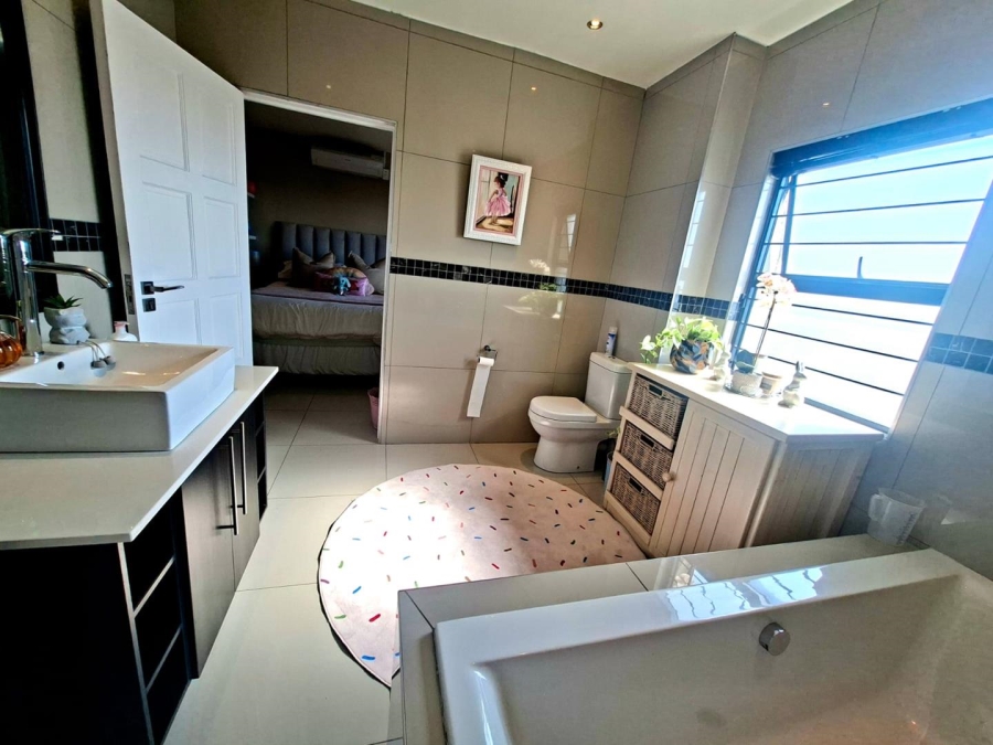 To Let 4 Bedroom Property for Rent in Pinehaven Gauteng