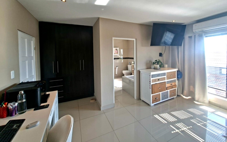 To Let 4 Bedroom Property for Rent in Pinehaven Gauteng
