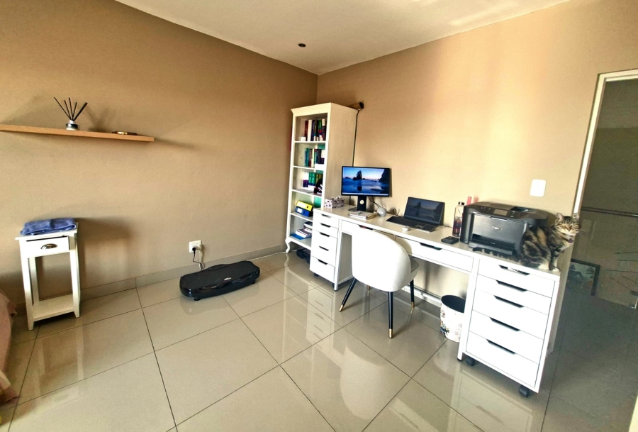 To Let 4 Bedroom Property for Rent in Pinehaven Gauteng